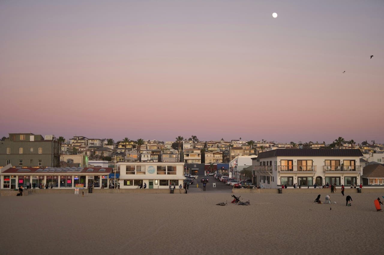 Hermosa Beach — Hermosa Pier · low tide, last light